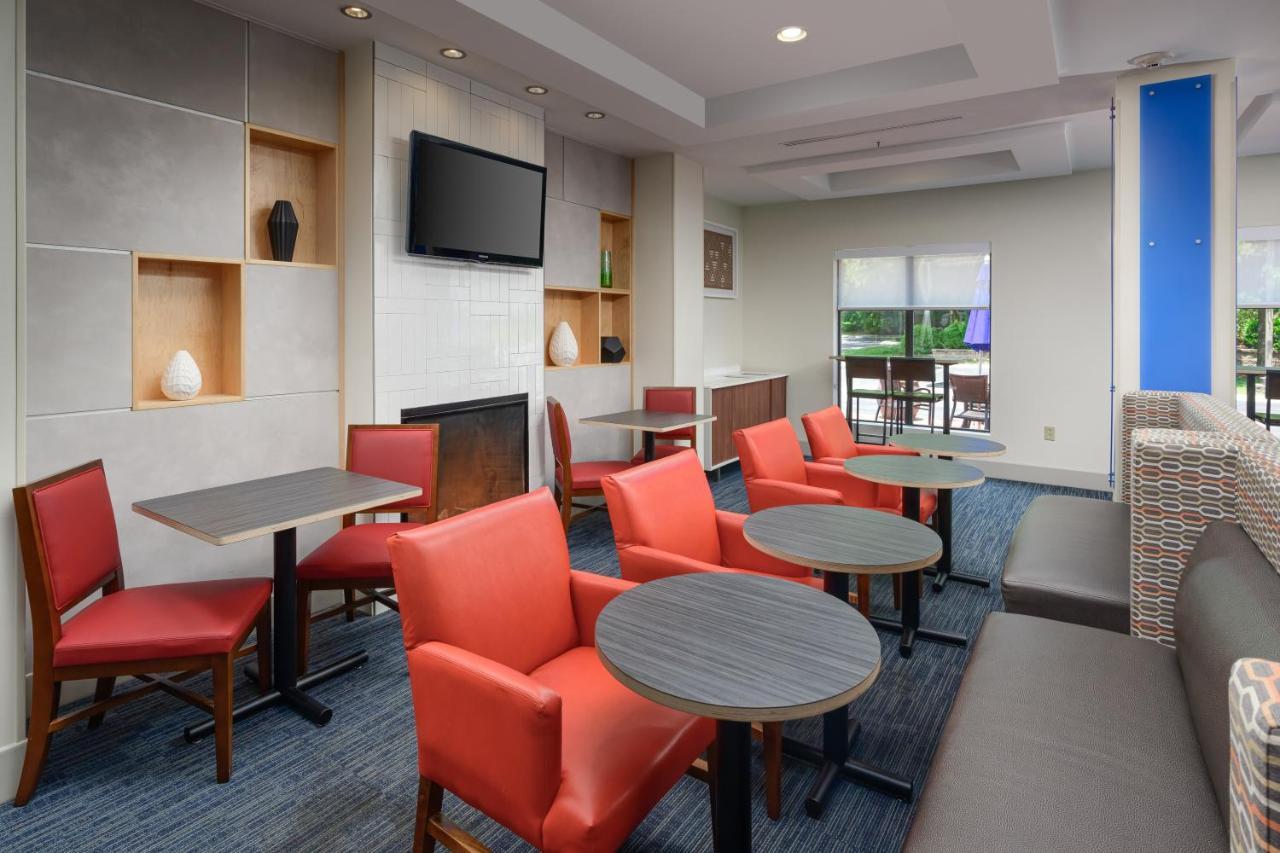 Holiday Inn Express - Tullahoma By Ihg Exterior foto