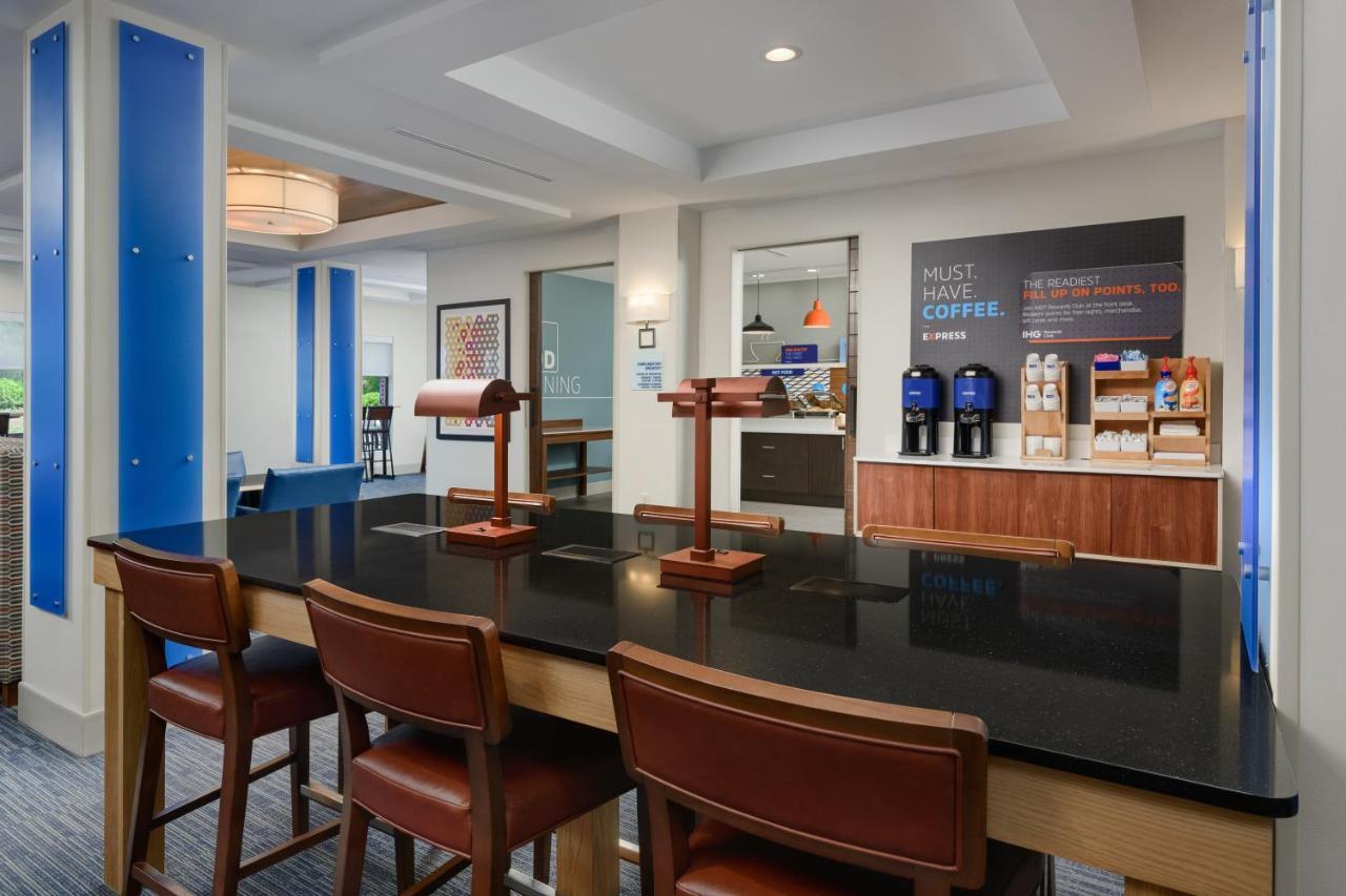 Holiday Inn Express - Tullahoma By Ihg Exterior foto